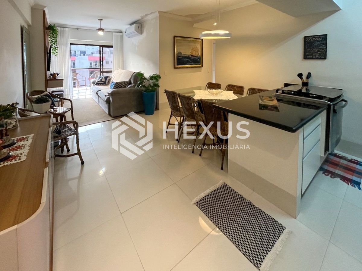 Foto 2 de Apartamento beira mar com varanda e lazer na Praia da Enseada, Guaruja