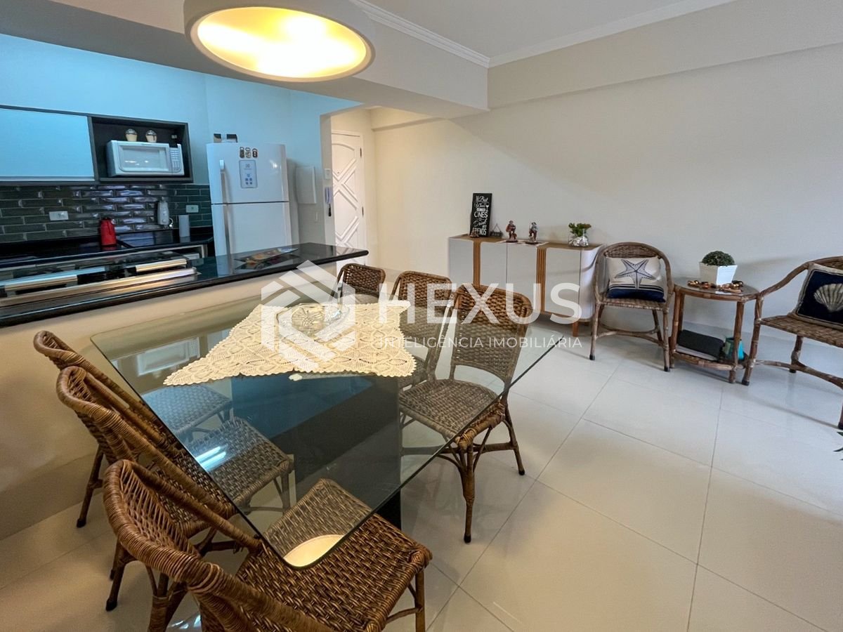 Foto 3 de Apartamento beira mar com varanda e lazer na Praia da Enseada, Guaruja