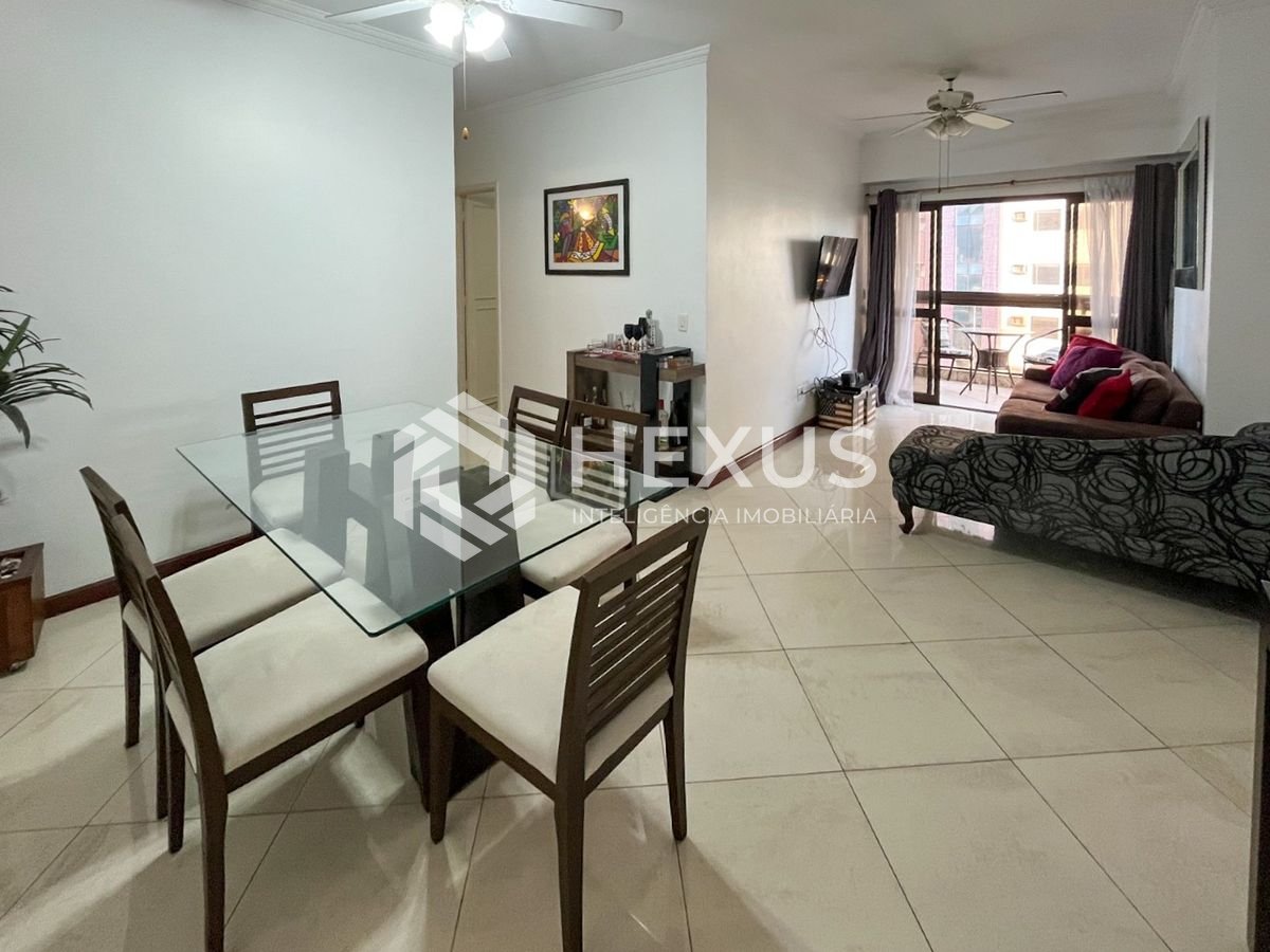 Foto 2 de Apartamento beira mar com varanda e lazer completo na Praia da Enseada, Guaruja