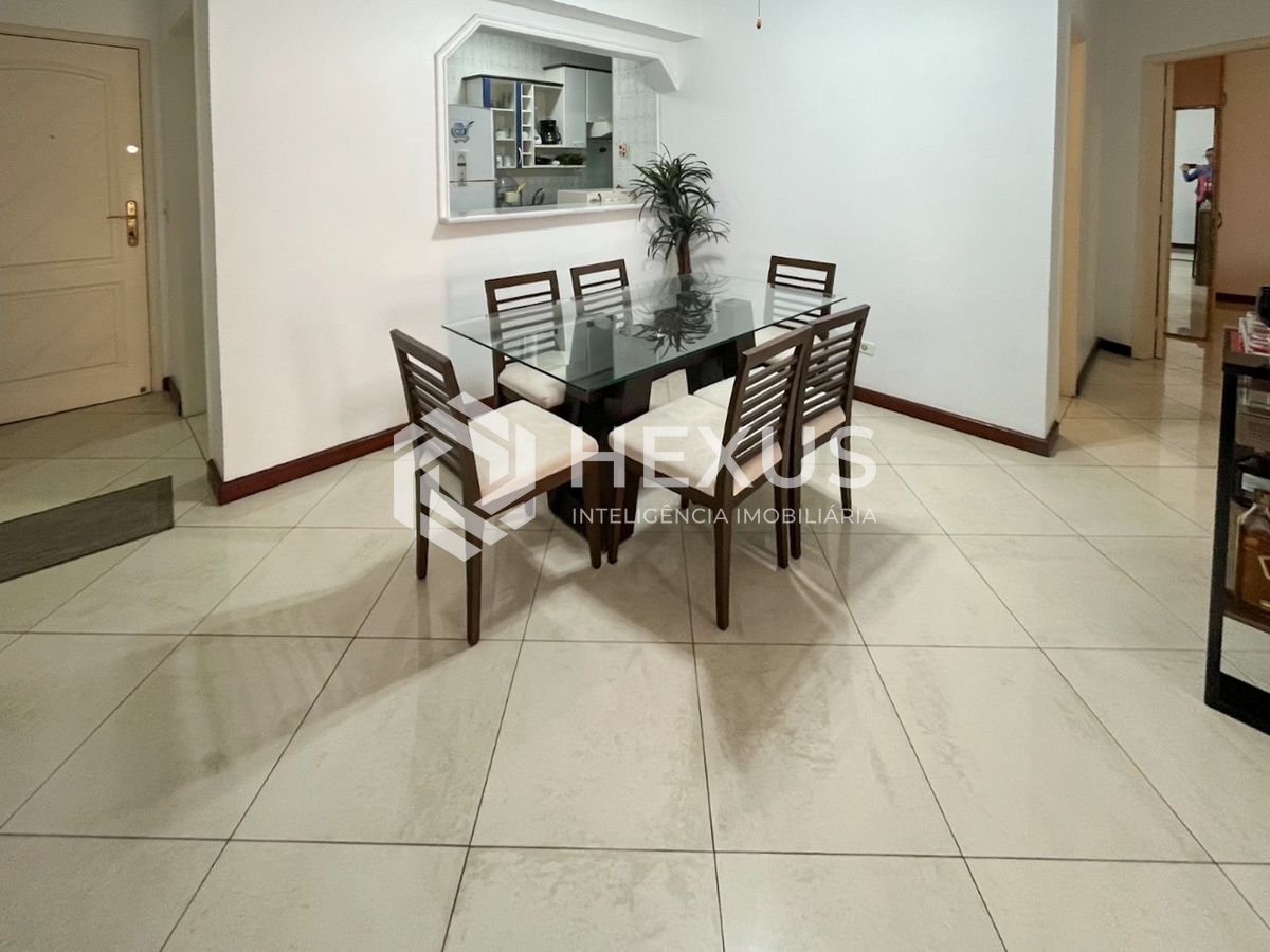 Foto 3 de Apartamento beira mar com varanda e lazer completo na Praia da Enseada, Guaruja