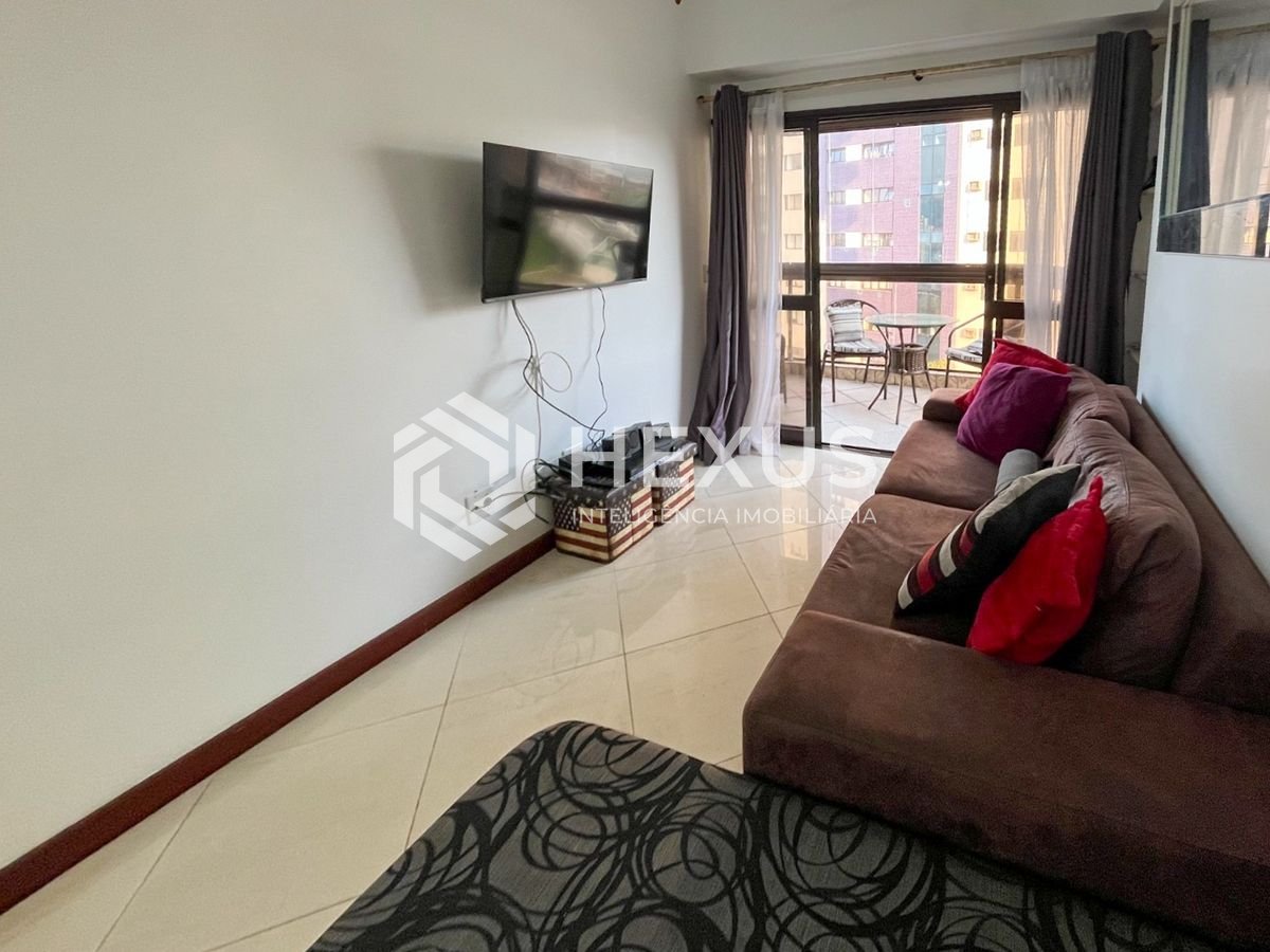 Foto 4 de Apartamento beira mar com varanda e lazer completo na Praia da Enseada, Guaruja