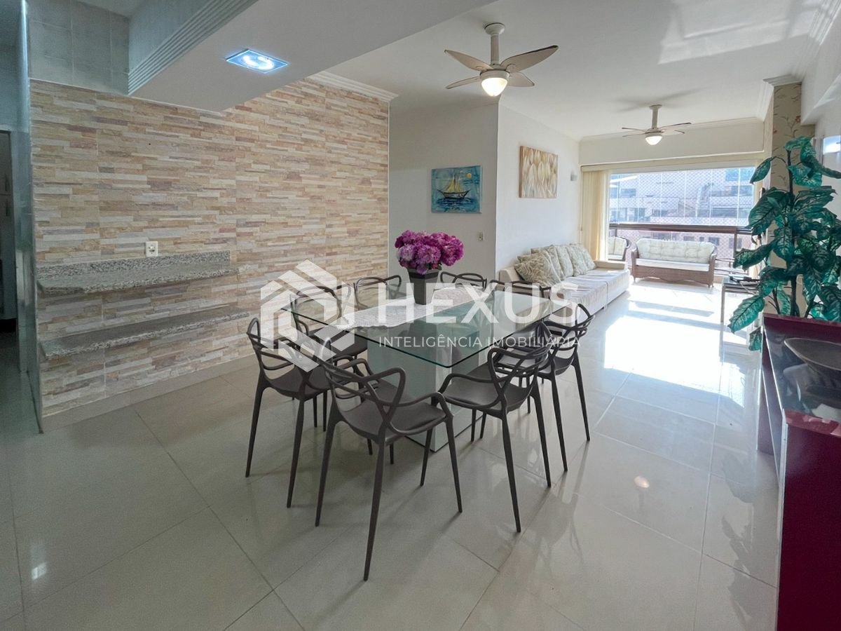 Foto 2 de Apartamento beira mar com varanda e lazer completo na Praia da Enseada, Guaruja