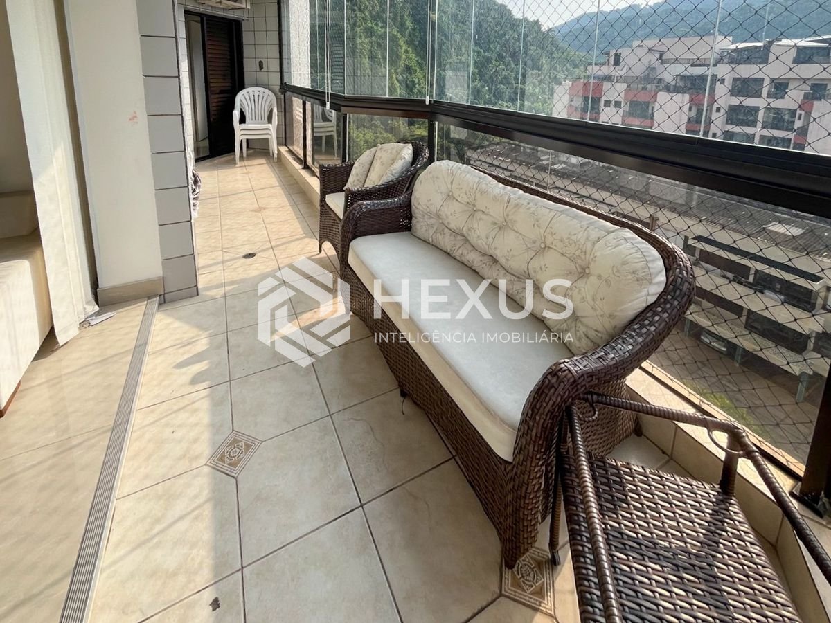 Foto 3 de Apartamento beira mar com varanda e lazer completo na Praia da Enseada, Guaruja
