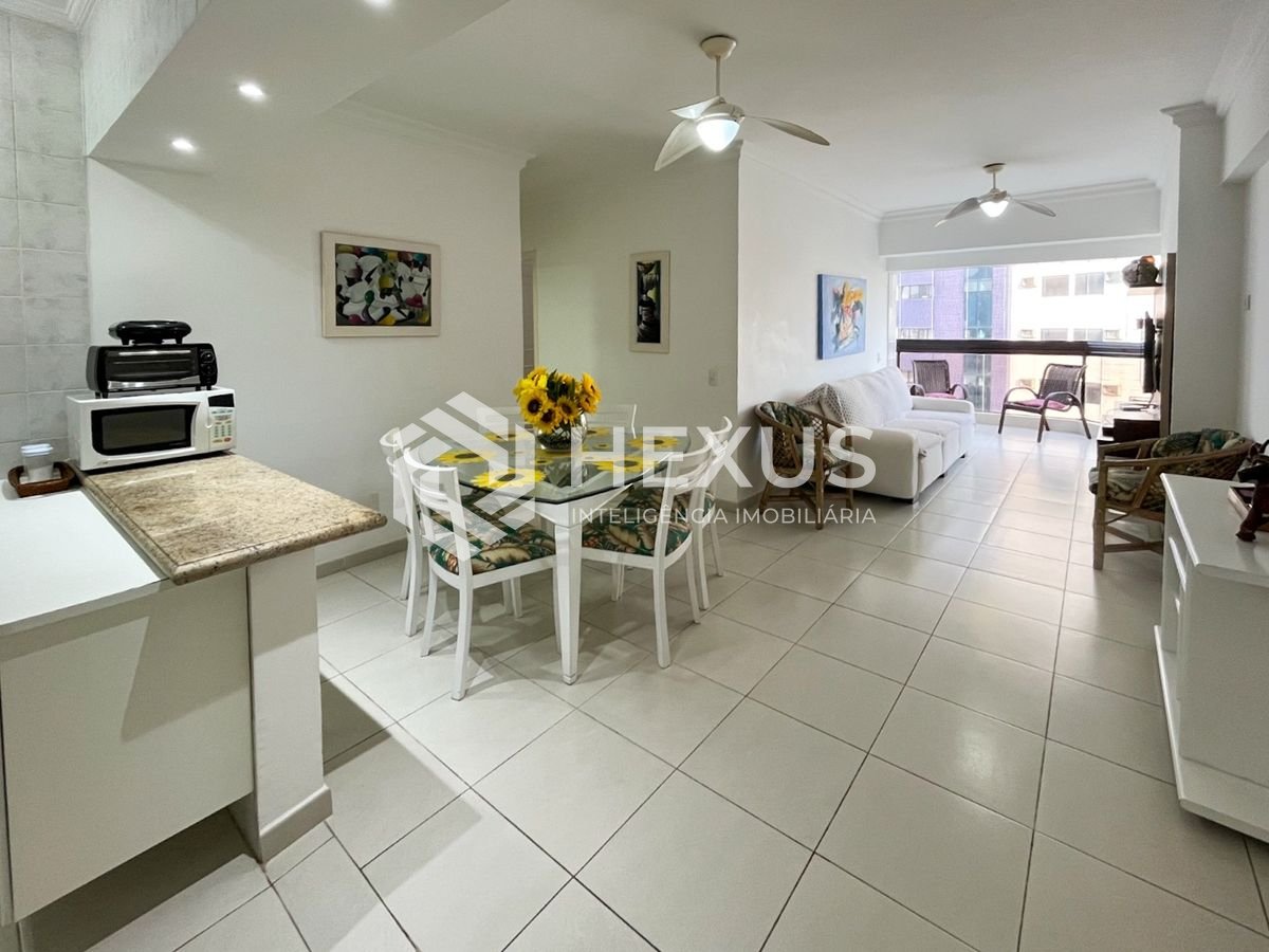 Foto 2 de Apartamento beira mar com varanda e lazer na Praia da Enseada, Guaruja