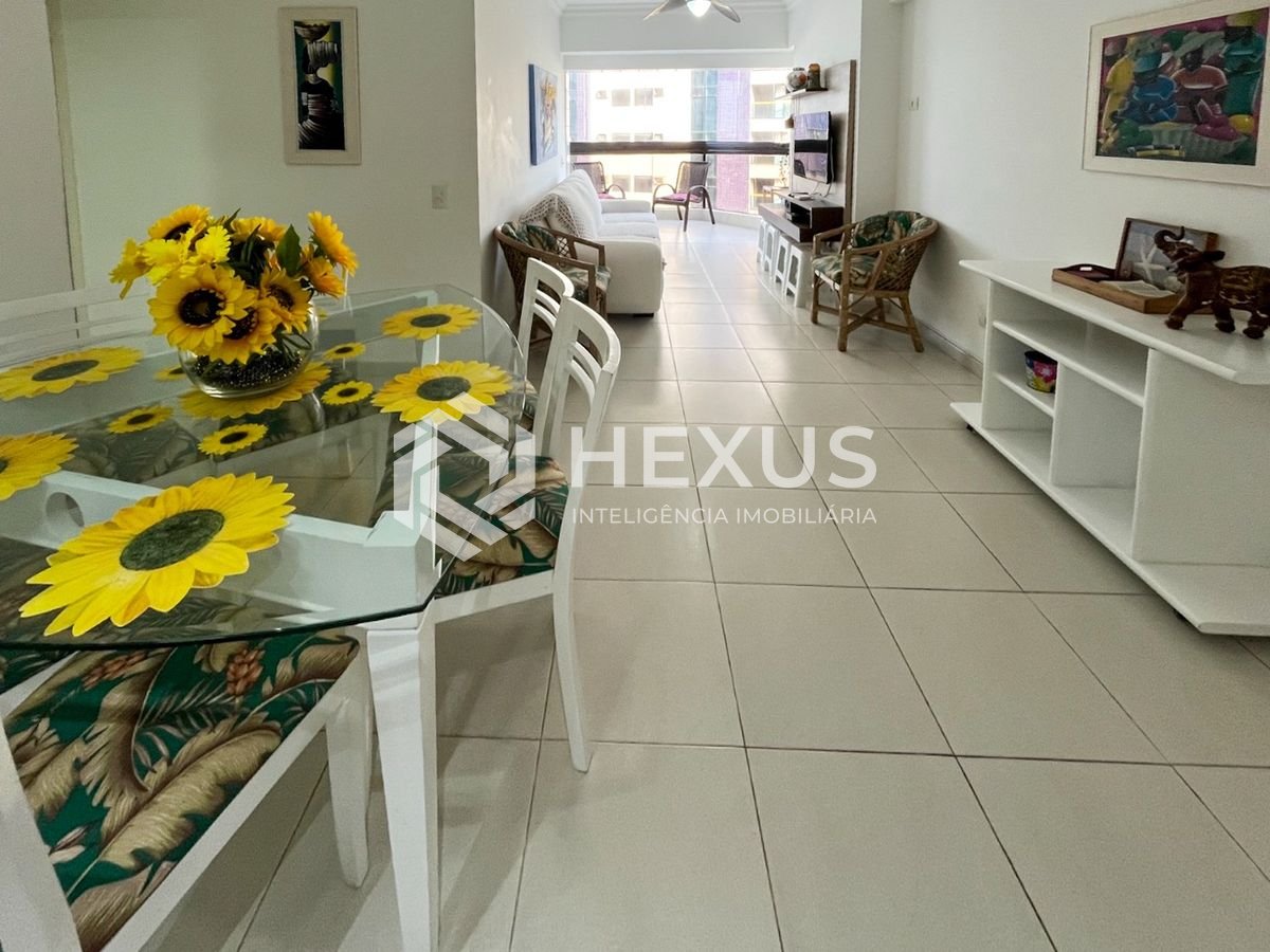 Foto 3 de Apartamento beira mar com varanda e lazer na Praia da Enseada, Guaruja