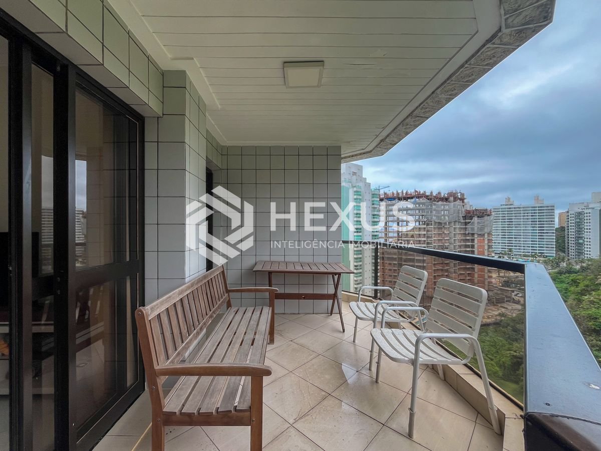 Foto 2 de Apartamento beira mar com varanda e lazer na Praia da Enseada, Guaruja