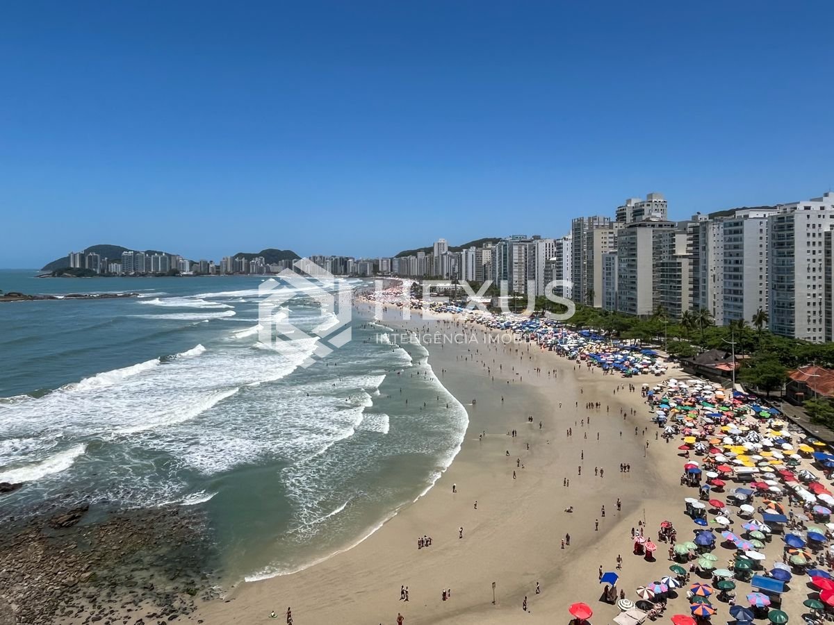 Foto 3 de Apartamento frente mar com varanda e vista mar na Praia das Pitangueiras, Guaruja