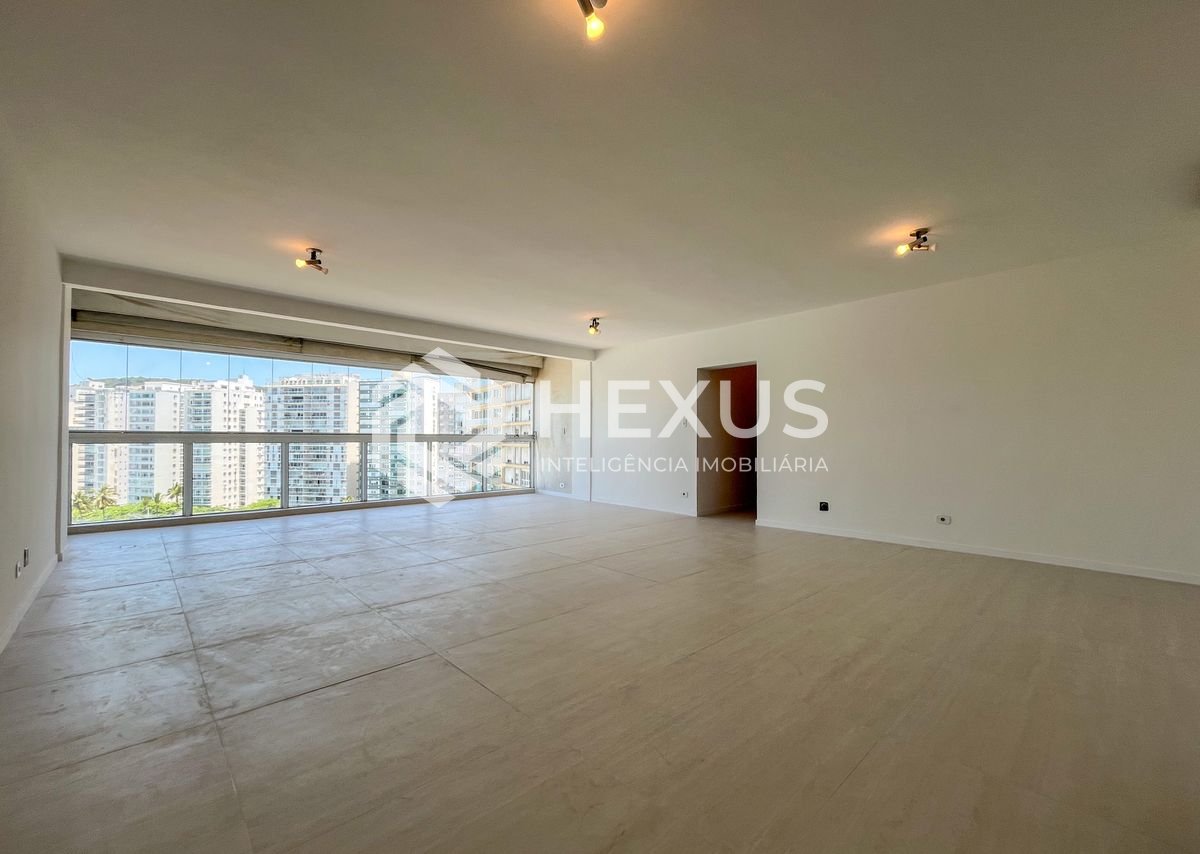 Foto 4 de Apartamento frente mar com varanda e vista mar na Praia das Pitangueiras, Guaruja
