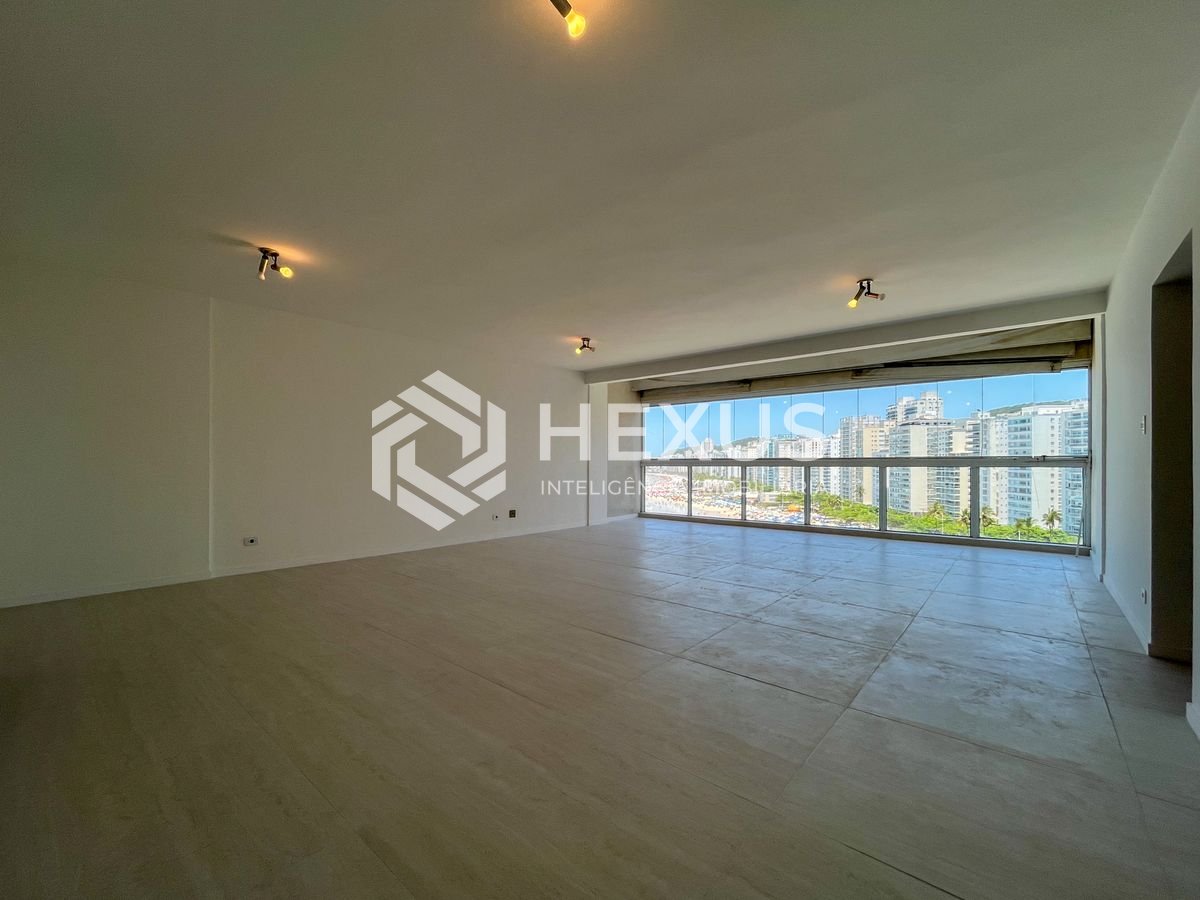 Foto 5 de Apartamento frente mar com varanda e vista mar na Praia das Pitangueiras, Guaruja