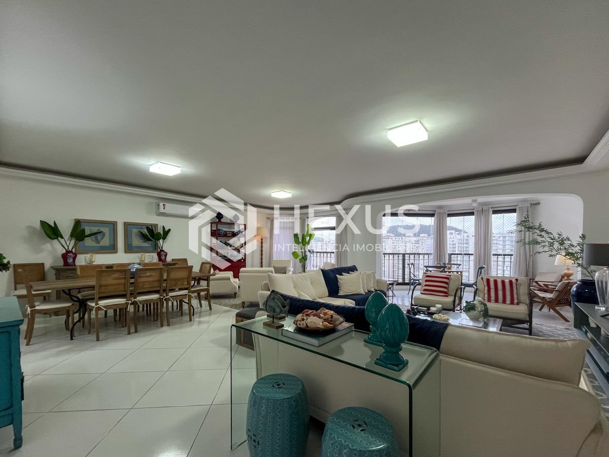 Foto 2 de Apartamento frente mar com varanda e vista mar na Praia das Pitangueiras, Guaruja