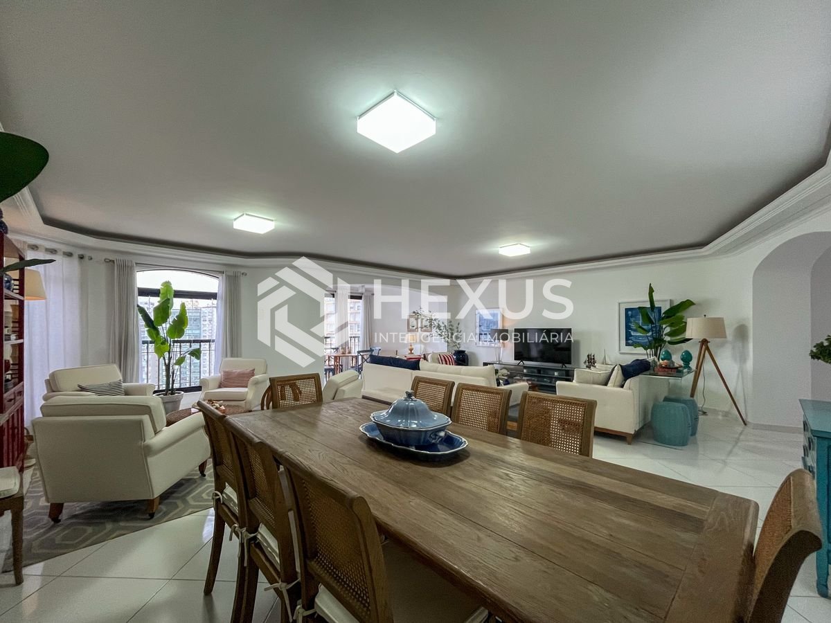 Foto 4 de Apartamento frente mar com varanda e vista mar na Praia das Pitangueiras, Guaruja