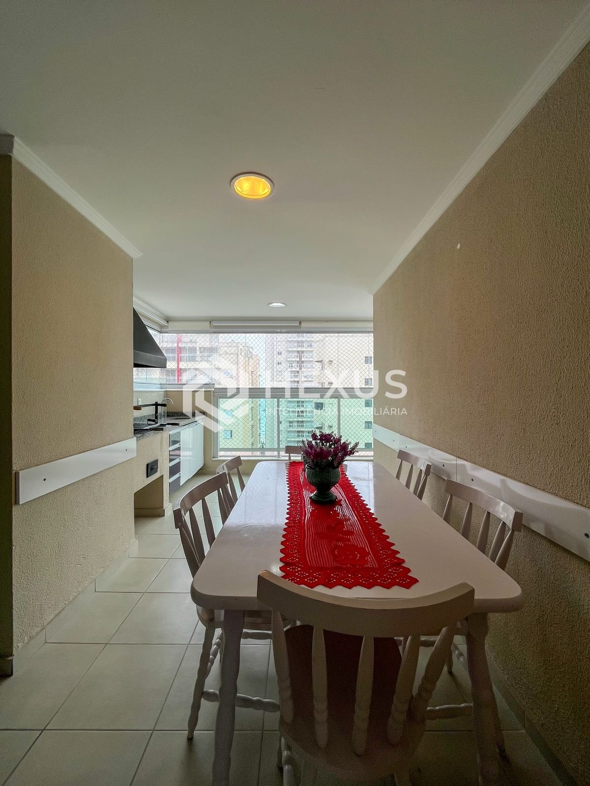 Foto 4 de Apartamento varanda gourmet, vista mar e lazer a duas quadras da Praia das Pitangueiras, Guaruja