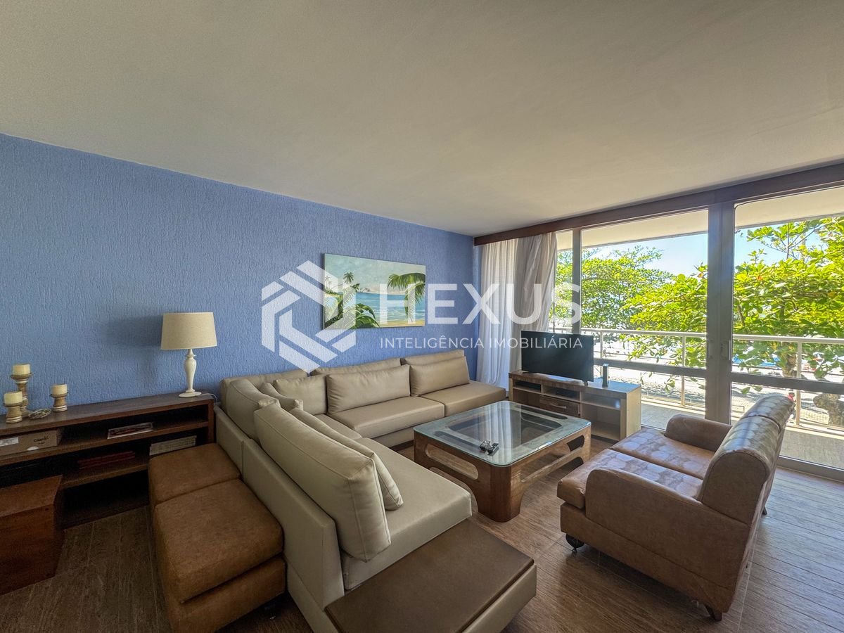 Foto 3 de Apartamento reformado frente mar com varanda na Praia das Pitangueiras, Guaruja