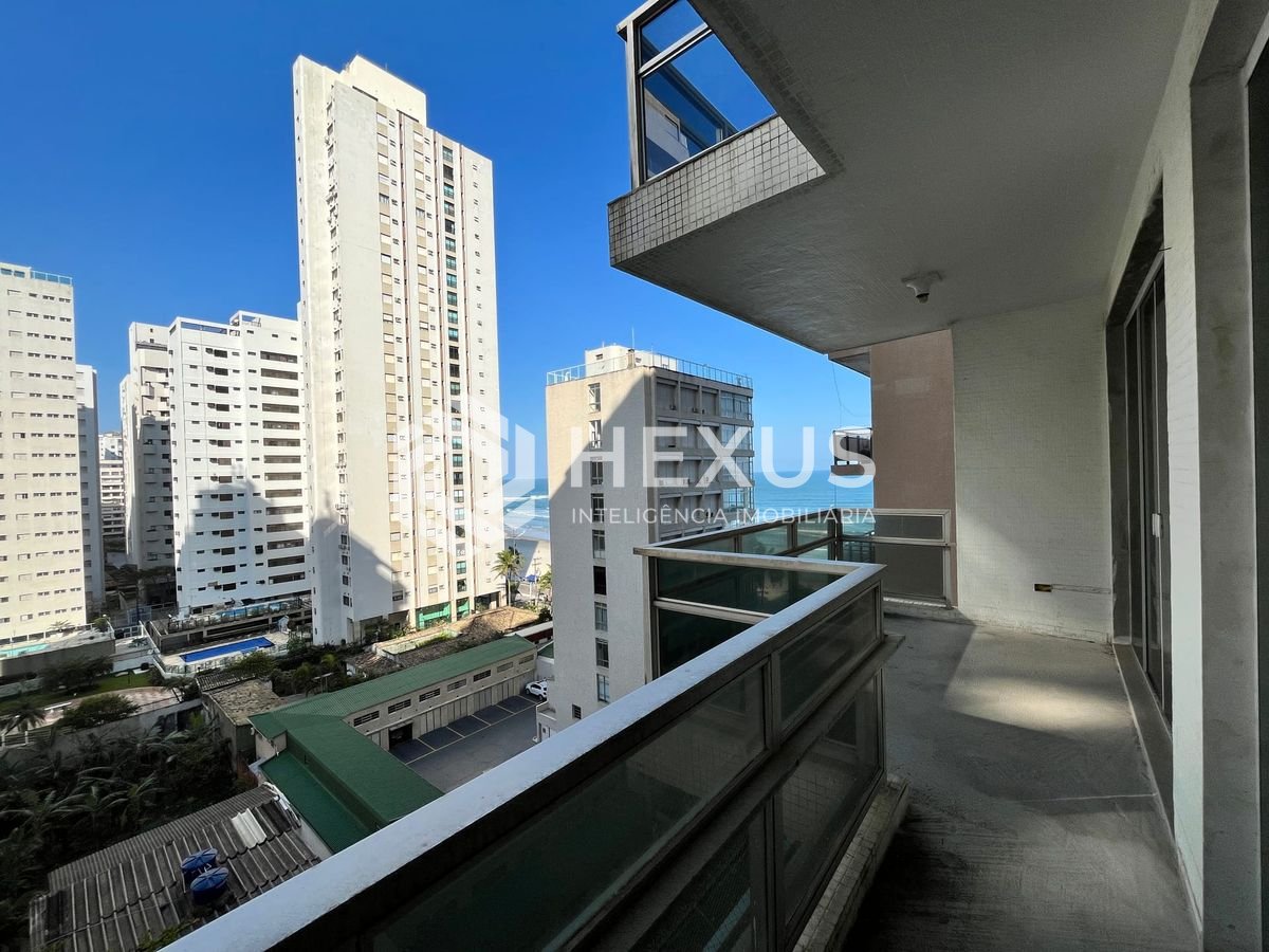 Foto 3 de Apartamento com varanda e vista mar na beira mar da Praia das Pitangueiras, Guaruja