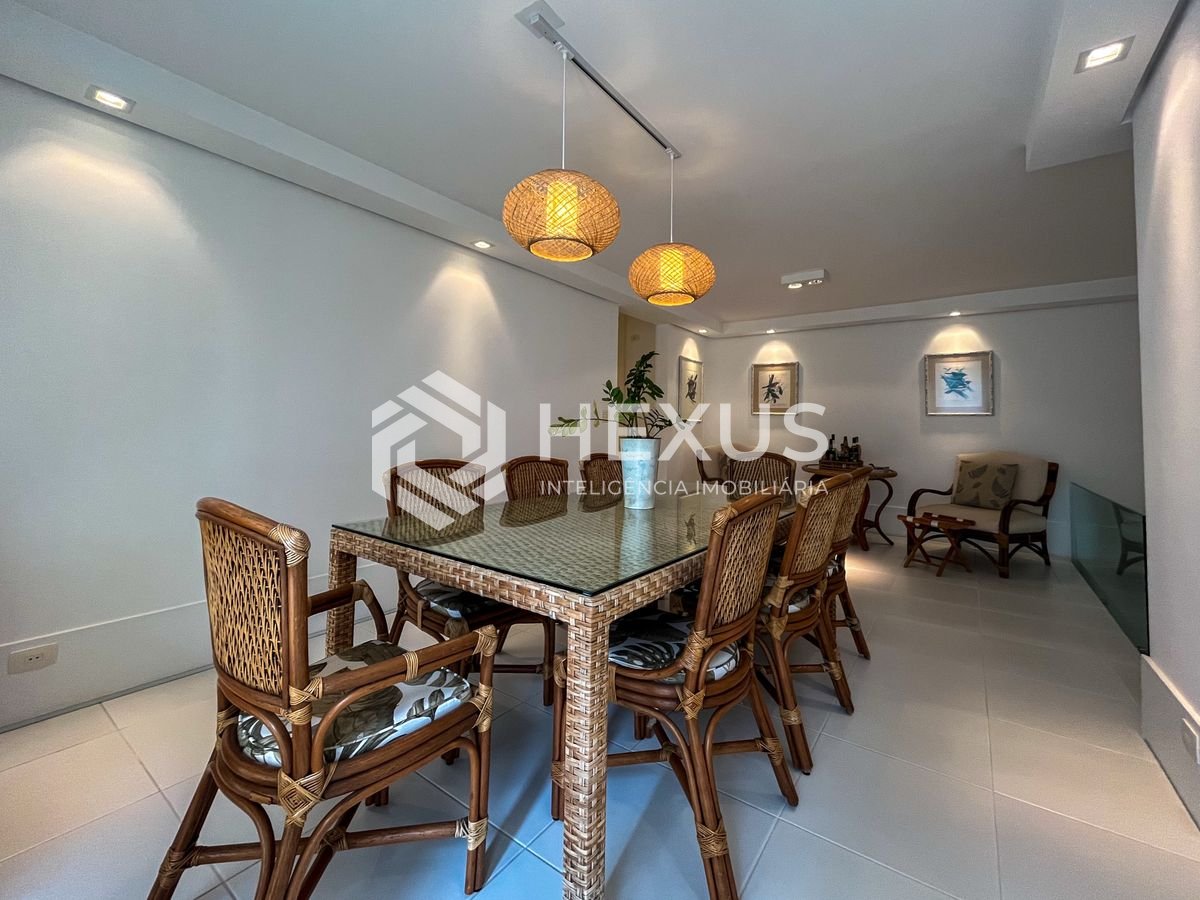 Foto 5 de Apartamento com varanda e vista mar na quadra mar da Praia das Pitangueiras, Guaruja
