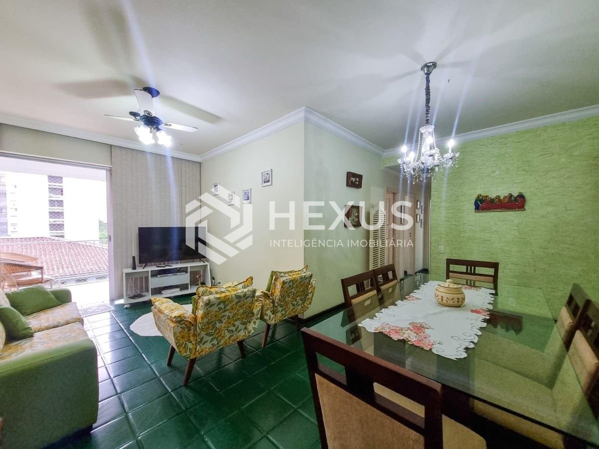 Foto 2 de Apartamento com varanda e lazer a uma quadra da Praia das Pitangueiras, Guaruja
