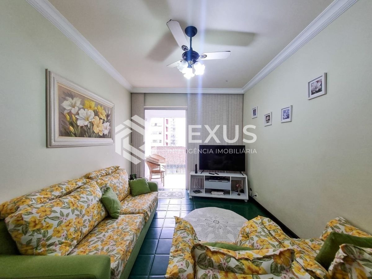 Foto 3 de Apartamento com varanda e lazer a uma quadra da Praia das Pitangueiras, Guaruja