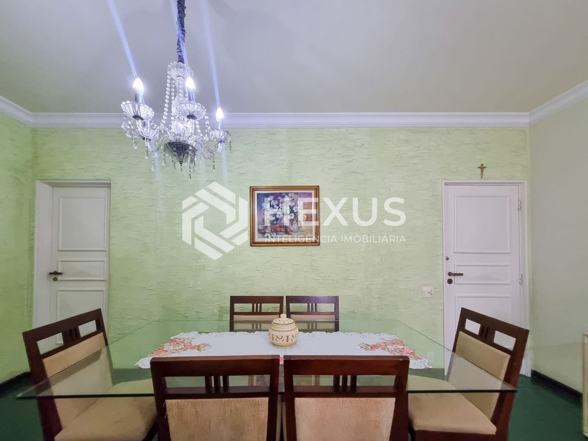 Foto 5 de Apartamento com varanda e lazer a uma quadra da Praia das Pitangueiras, Guaruja