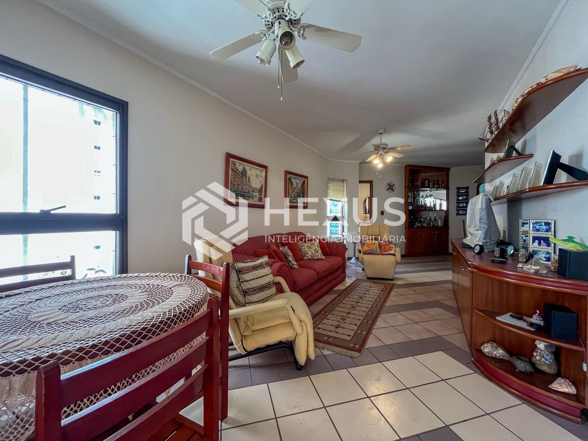 Foto 4 de Apartamento com varanda nas Pitangueiras, Guarujá