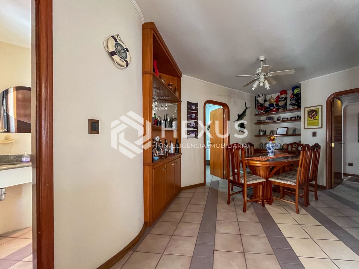Foto 5 de Apartamento com varanda nas Pitangueiras, Guarujá