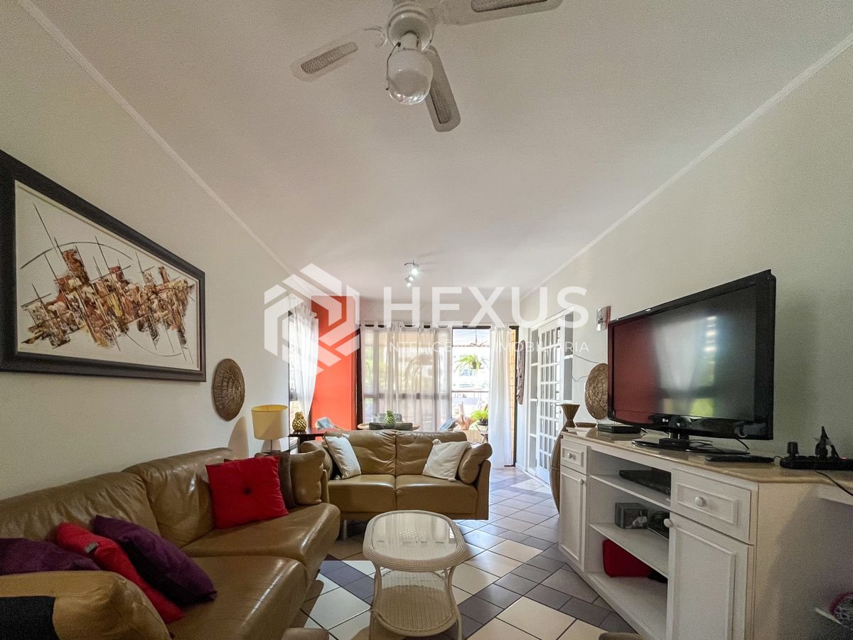 Foto 3 de Apartamento com varanda a duas quadras da Praia das Pitangueiras, Guaruja