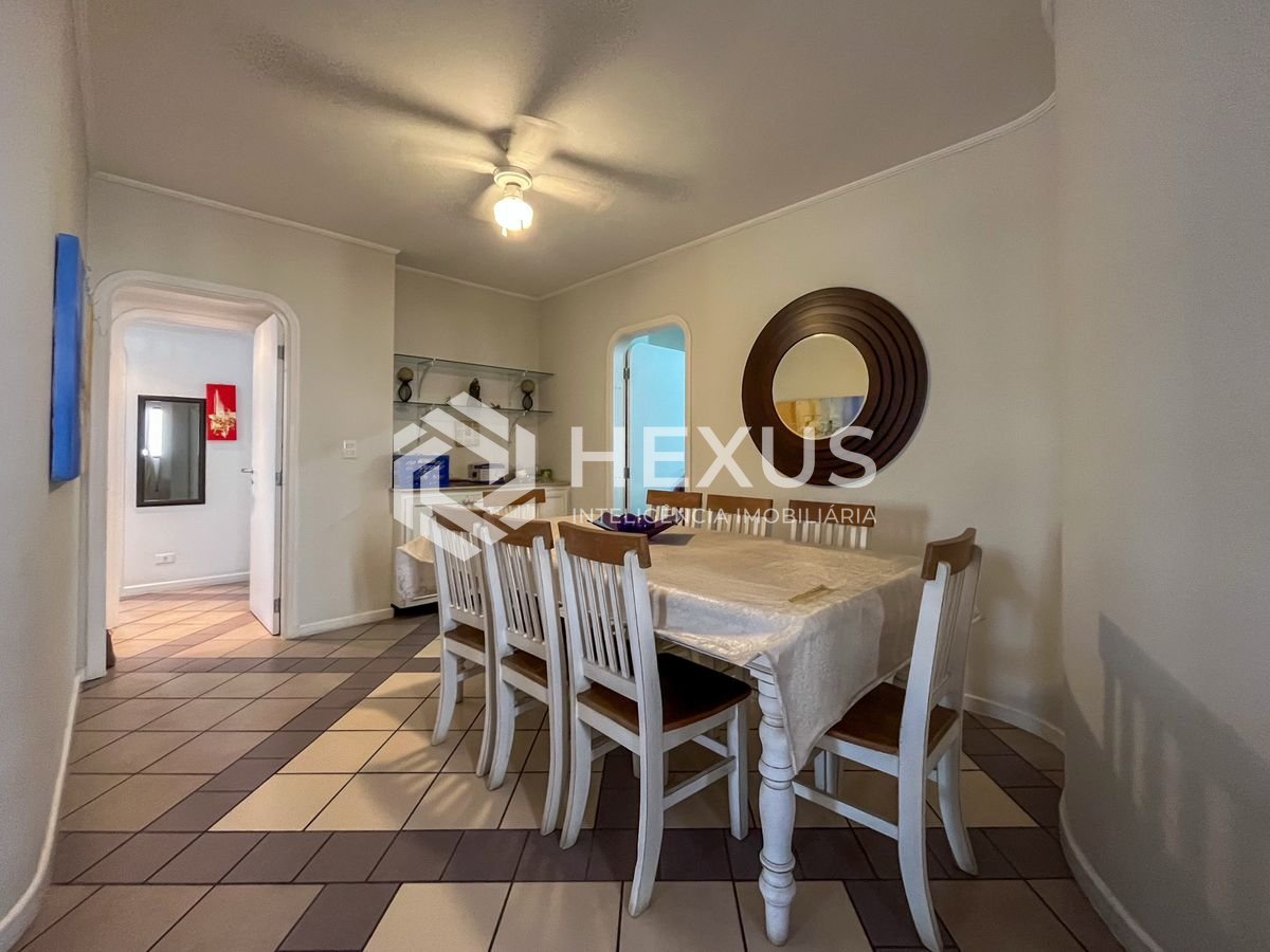 Foto 4 de Apartamento com varanda a duas quadras da Praia das Pitangueiras, Guaruja