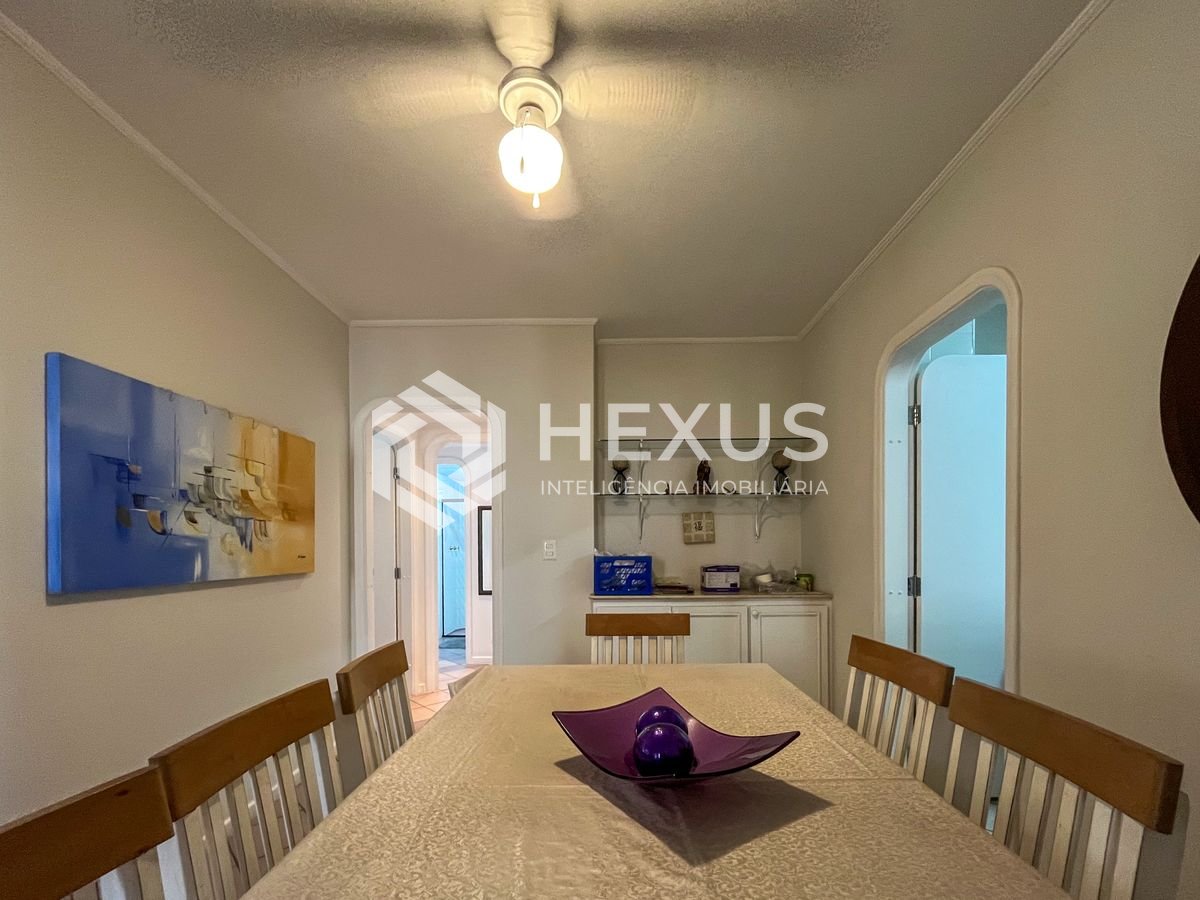 Foto 5 de Apartamento com varanda a duas quadras da Praia das Pitangueiras, Guaruja