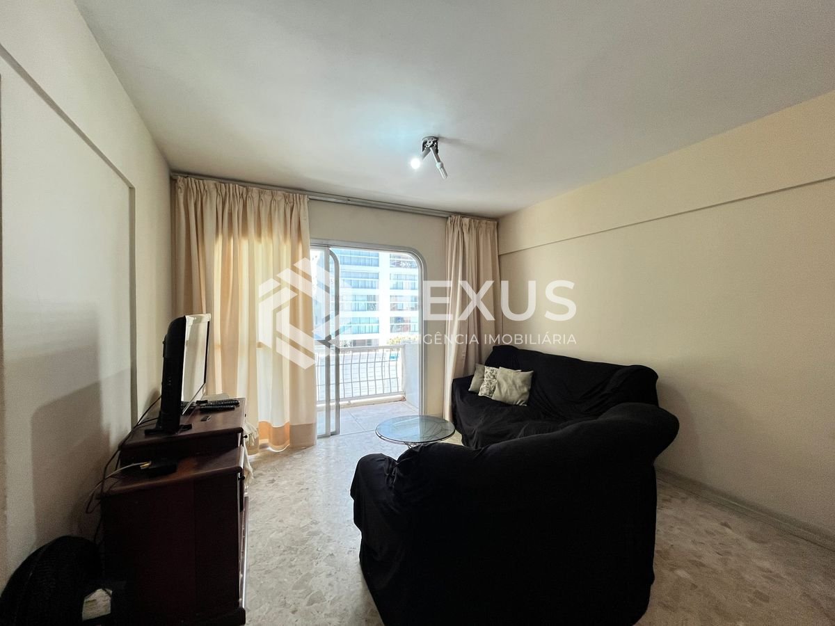 Foto 3 de Apartamento frente rua com varanda e vista livre na Praia das Pitangueiras, Guaruja