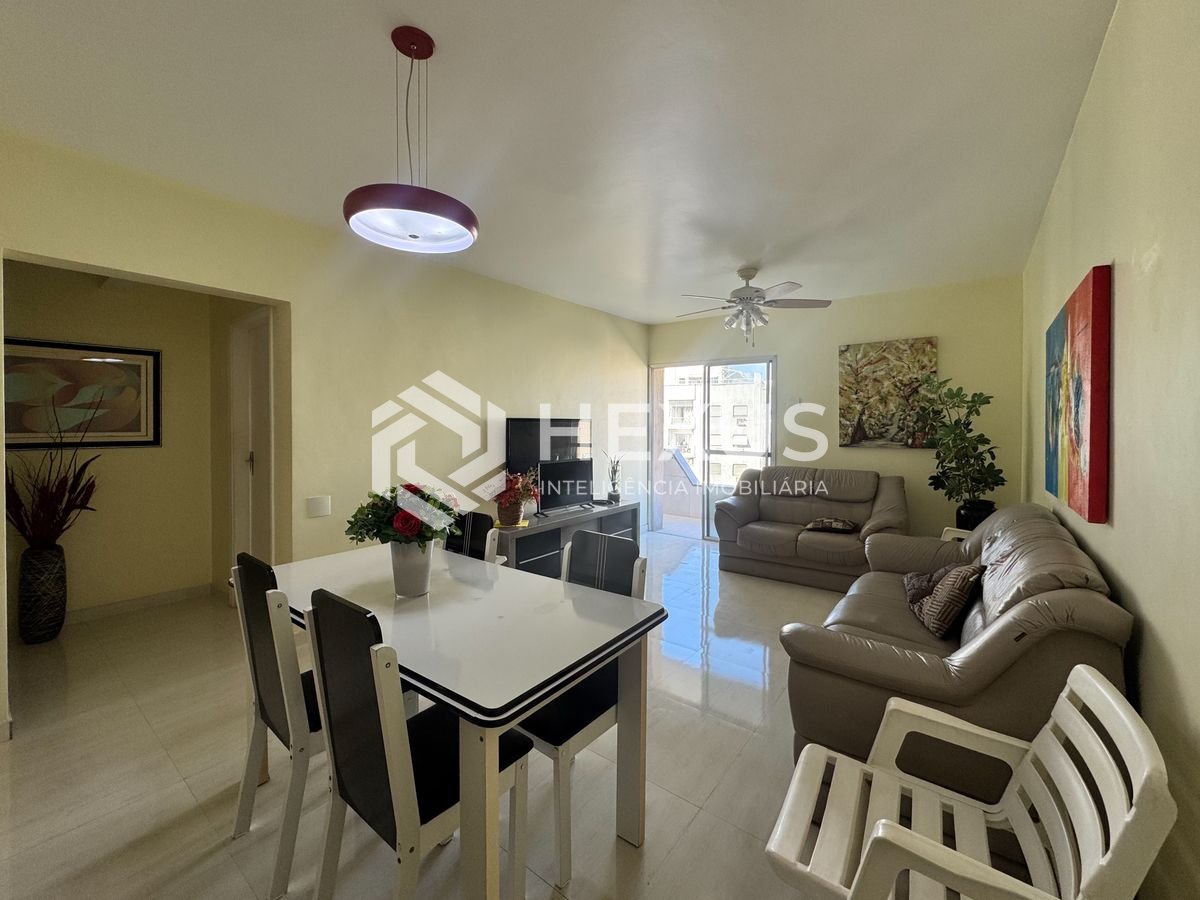 Foto 2 de Apartamento reformado com varanda vista mar e lazer a 80m da praia nas Pitangueiras, Guarujá