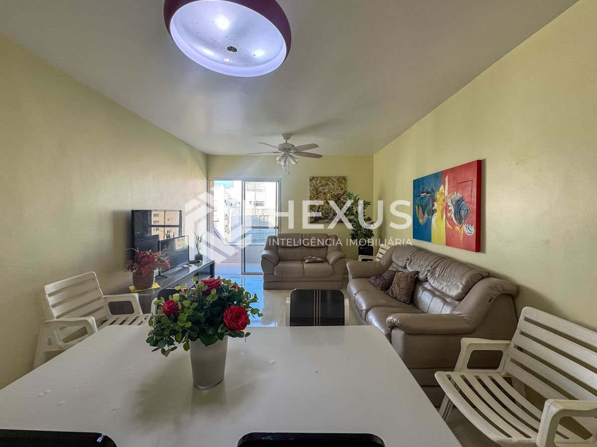 Foto 3 de Apartamento reformado com varanda vista mar e lazer a 80m da praia nas Pitangueiras, Guarujá