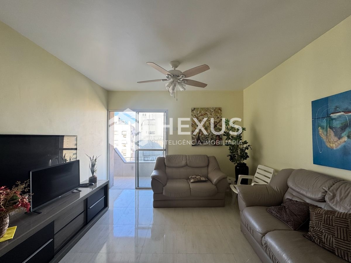 Foto 5 de Apartamento reformado com varanda vista mar e lazer a 80m da praia nas Pitangueiras, Guarujá