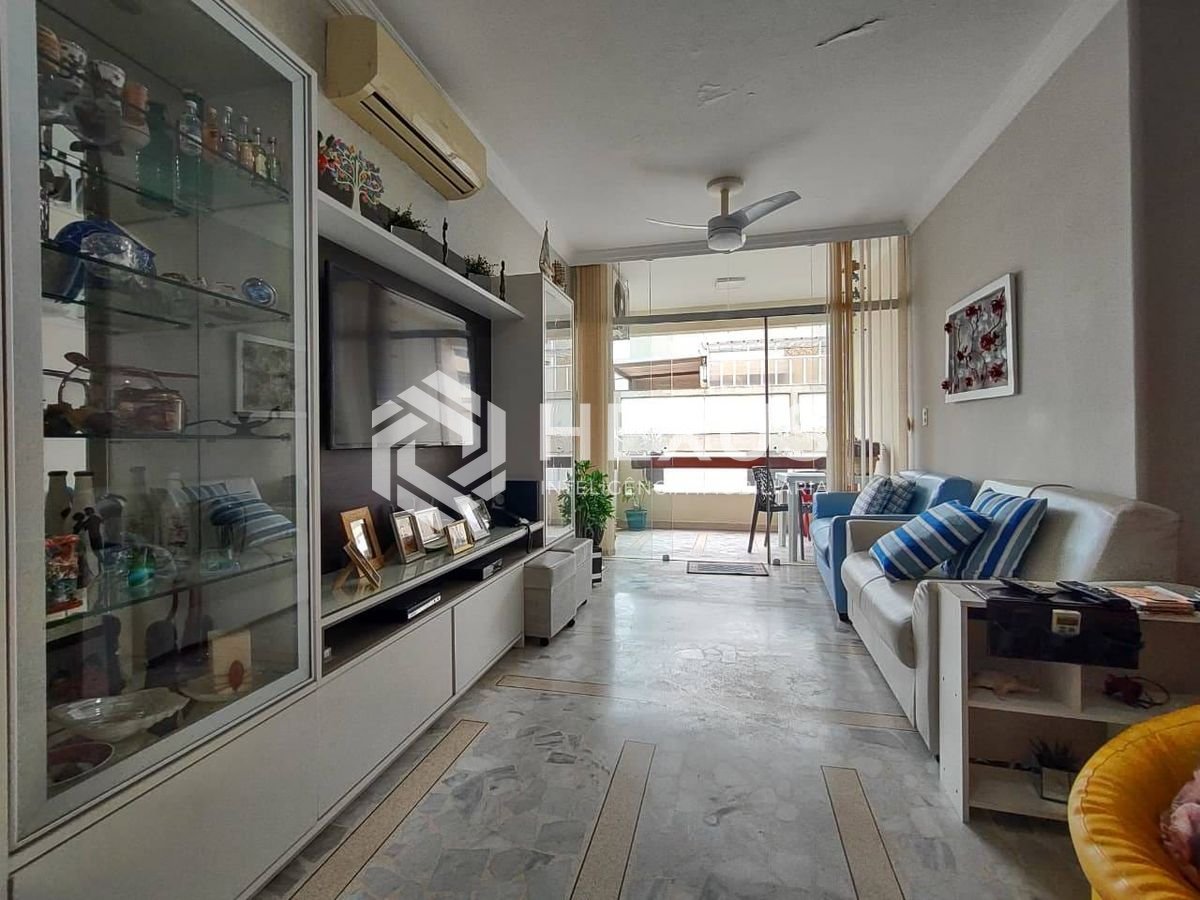 Foto 2 de Apartamento com varanda e lazer na Praia da Enseada, Guaruja