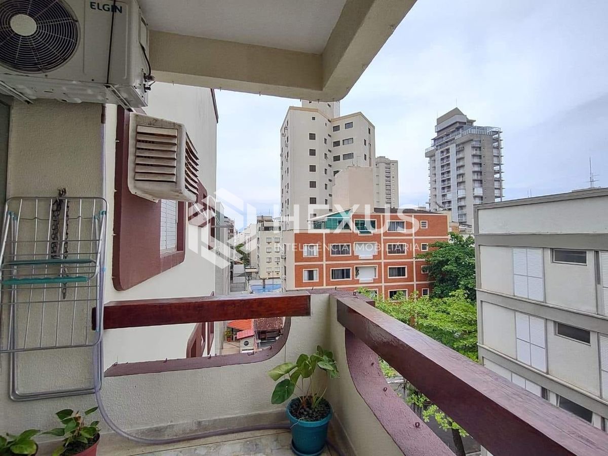 Foto 3 de Apartamento com varanda e lazer na Praia da Enseada, Guaruja