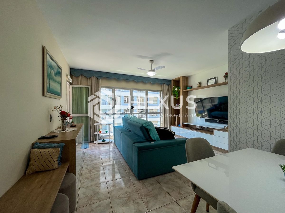 Foto 2 de Apartamento com varanda, vista mar e lazer na quadra mar da Praia das Pitangueiras, Guaruja