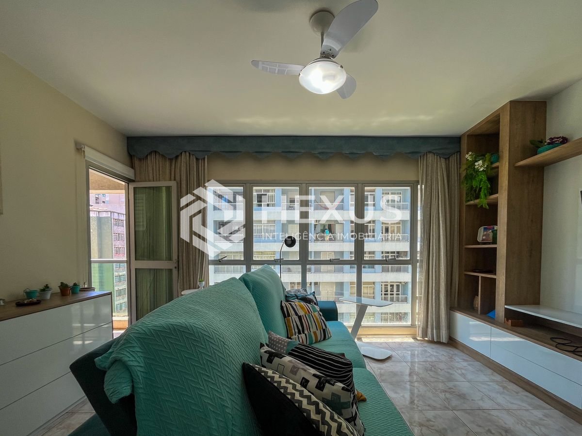 Foto 3 de Apartamento com varanda, vista mar e lazer na quadra mar da Praia das Pitangueiras, Guaruja