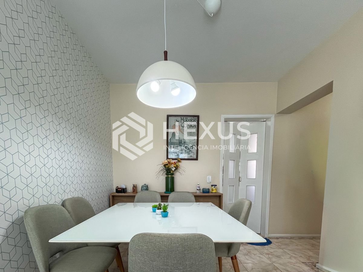 Foto 4 de Apartamento com varanda, vista mar e lazer na quadra mar da Praia das Pitangueiras, Guaruja