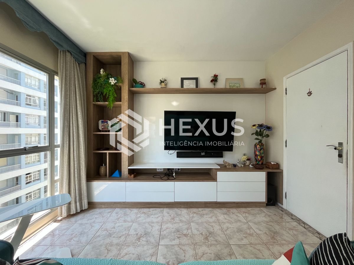 Foto 5 de Apartamento com varanda, vista mar e lazer na quadra mar da Praia das Pitangueiras, Guaruja