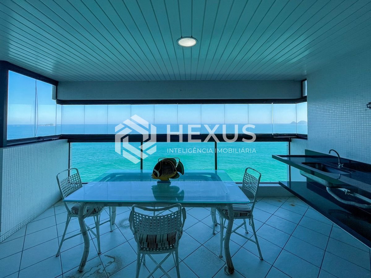 Foto 2 de Apartamento frente mar com varanda gourmet e lazer na Praia das Pitangueiras, Guaruja