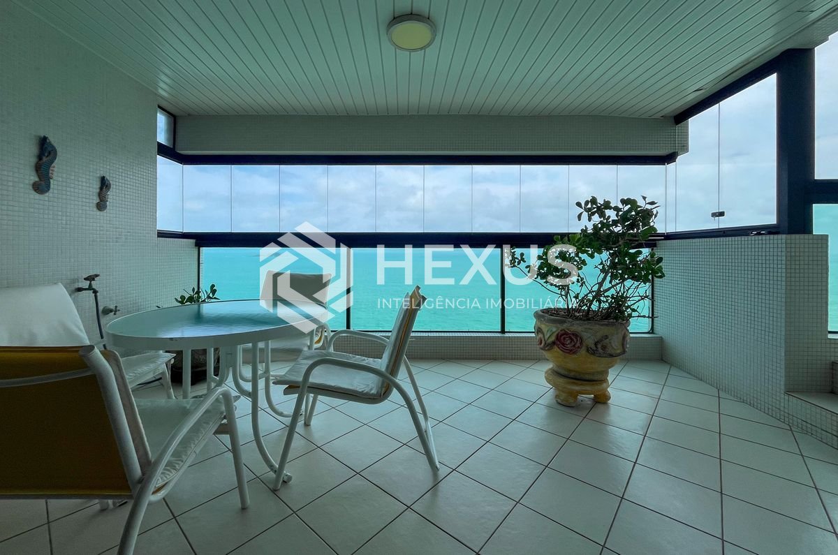 Foto 2 de Apartamento frente mar com varanda gourmet e lazer completo na Praia das Pitangueiras, Guaruja