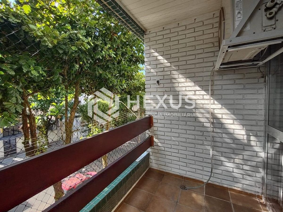 Foto 3 de Apartamento com varanda na Praia da Enseada, Guaruja