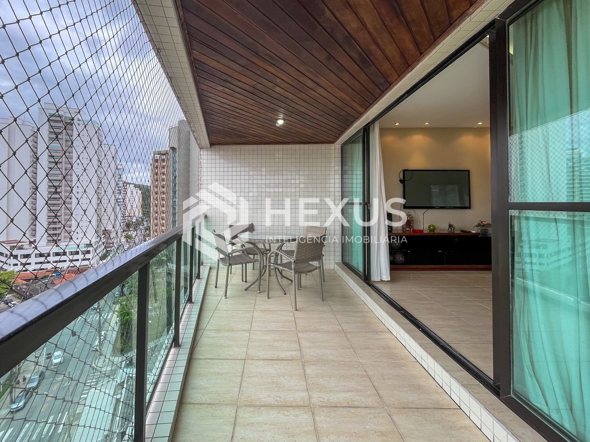 Foto 3 de Apartamento com varanda e lazer a uma quadra da Praia das Asturias, Guaruja