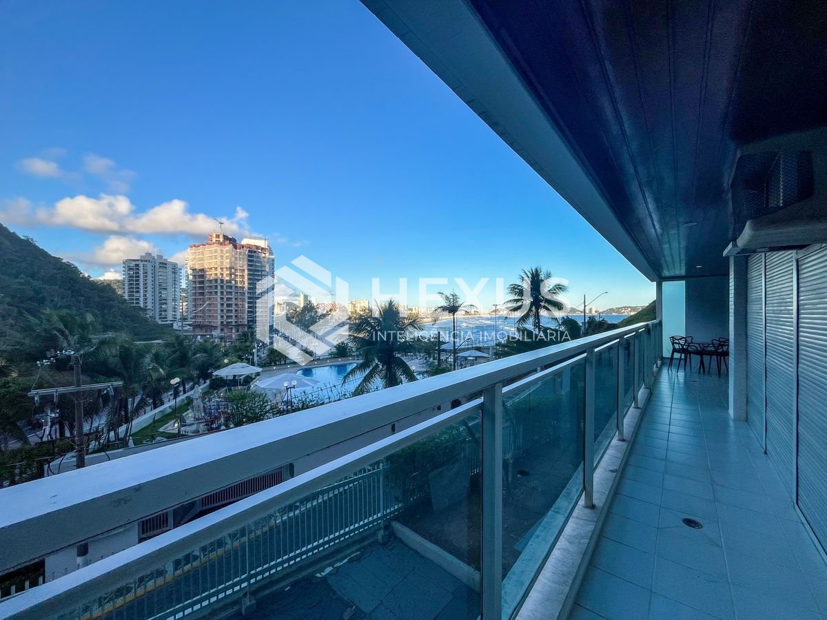 Foto 2 de Apartamento reformado frente mar com varanda, vista mar  e lazer de clube, Pitangueiras, Guaruja