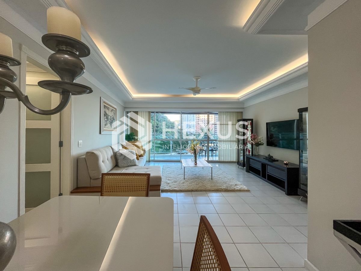 Foto 4 de Apartamento reformado frente mar com varanda, vista mar  e lazer de clube, Pitangueiras, Guaruja