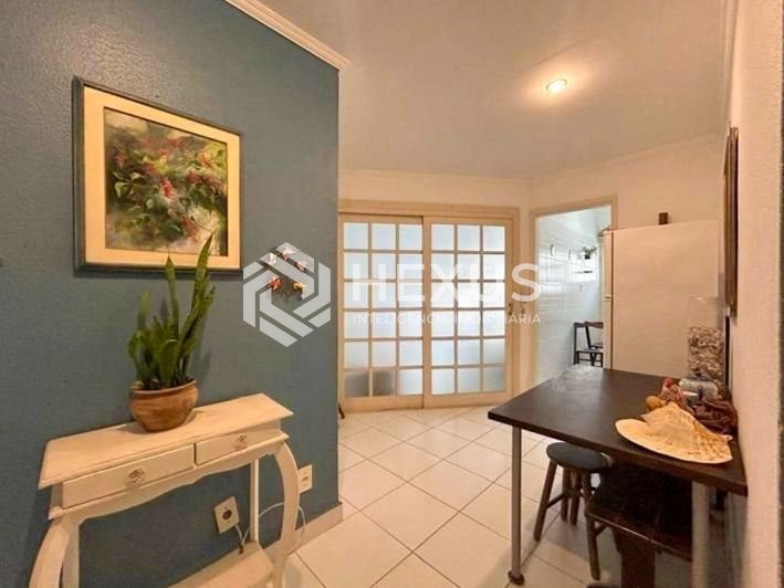 Foto 2 de Apartamento reformado com vista mar na beira mar da Praia das Pitangueiras, Guaruja