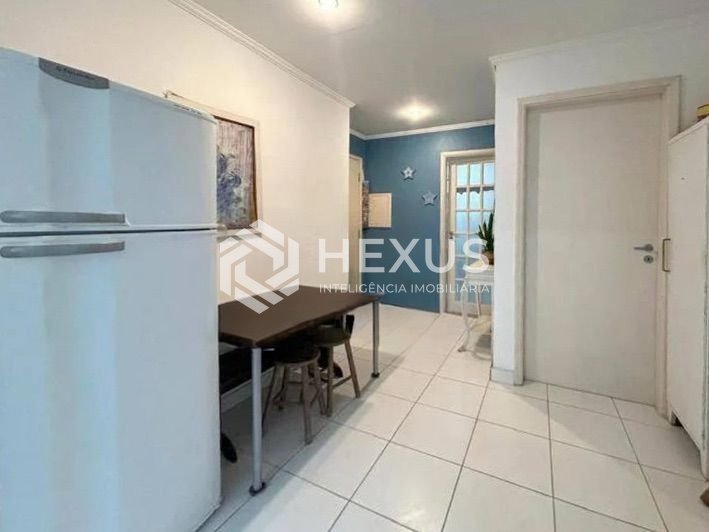 Foto 3 de Apartamento reformado com vista mar na beira mar da Praia das Pitangueiras, Guaruja