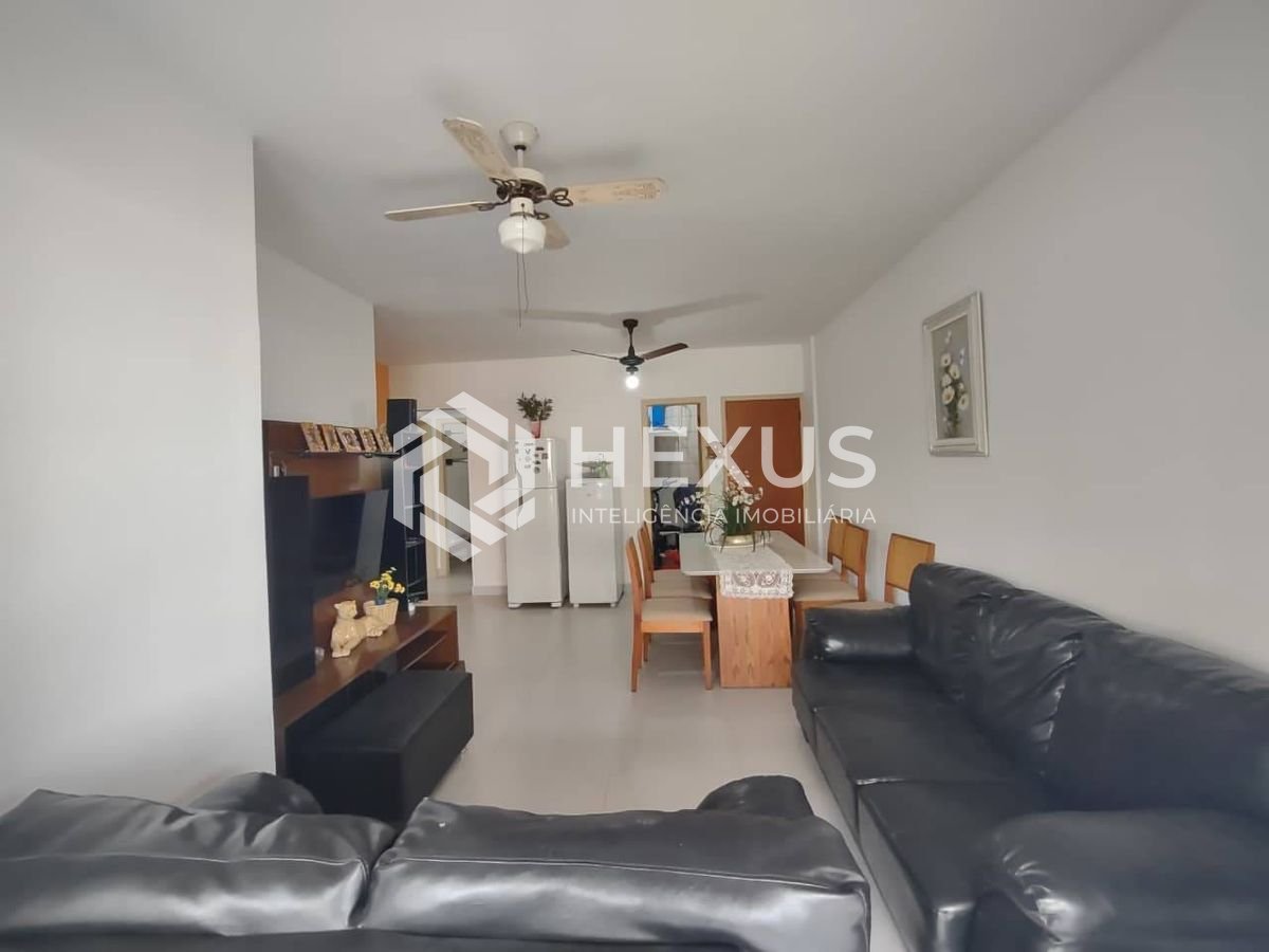Foto 3 de Apartamento reformado com varanda na Praia da Enseada, Guaruja