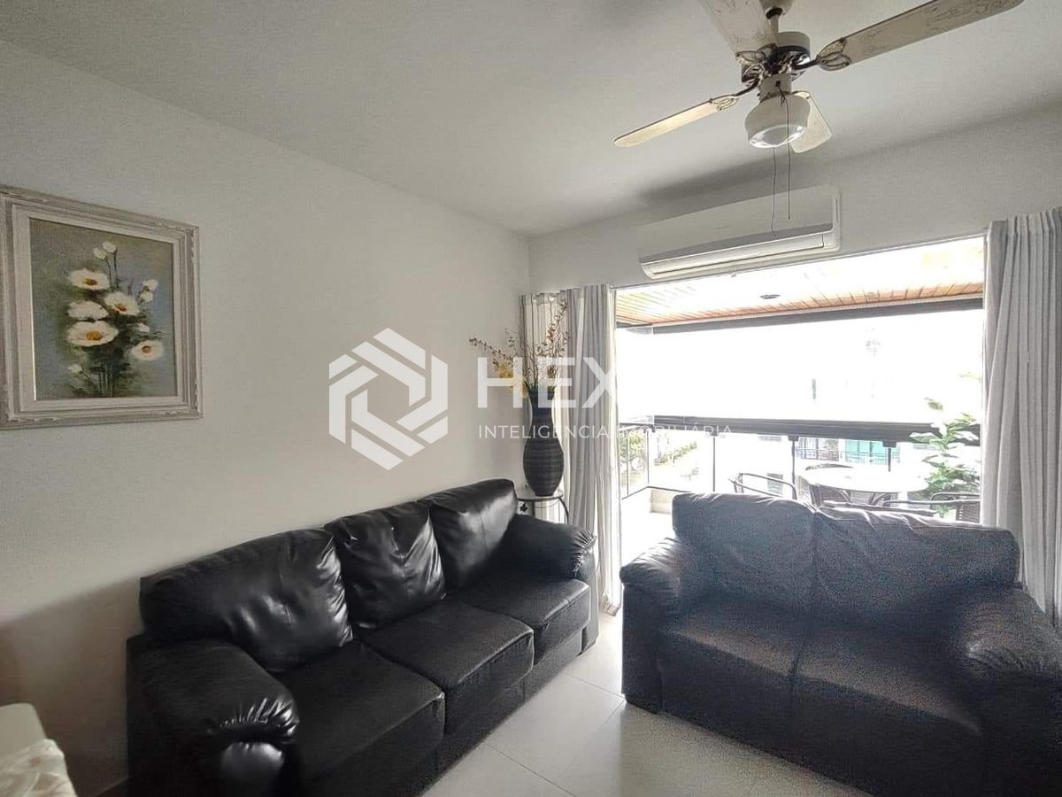 Foto 5 de Apartamento reformado com varanda na Praia da Enseada, Guaruja