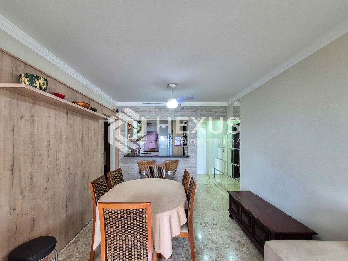 Foto 5 de Apartamento reformado com varanda na Praia das Pitangueiras, Guaruja