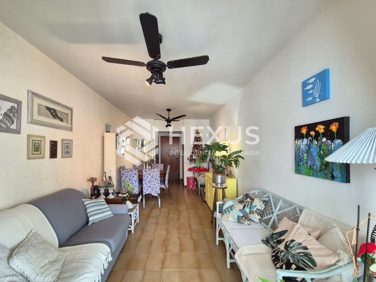 Foto 3 de Apartamento com varanda e lazer a duas quadras da Praia das Pitangueiras, Guaruja