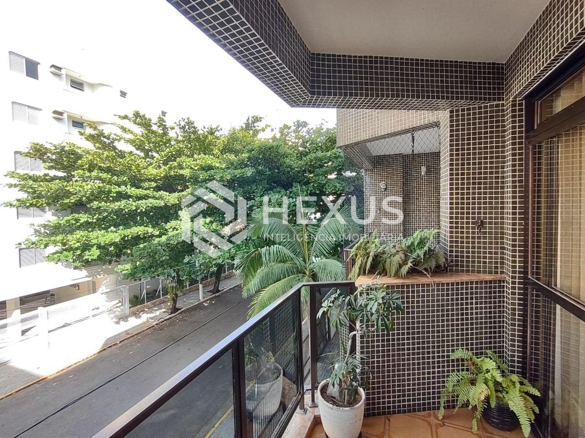 Foto 3 de Apartamento com varanda e lazer na Praia da Enseada à venda, Guarujá-SP.